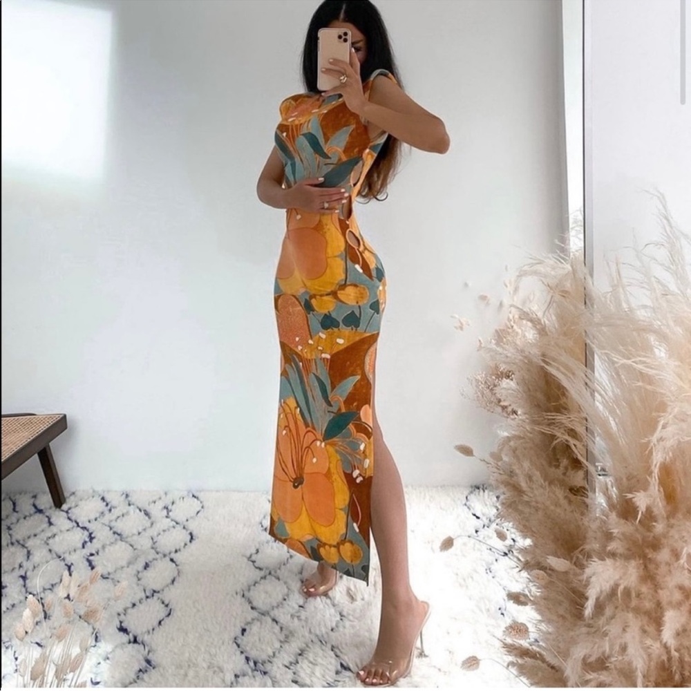 Zara cut out sides printed dress / slit up both sides of dress / Size L/box 31-8